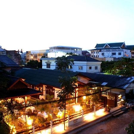 Avilla Phasouk Hotel Vientiane Buitenkant foto