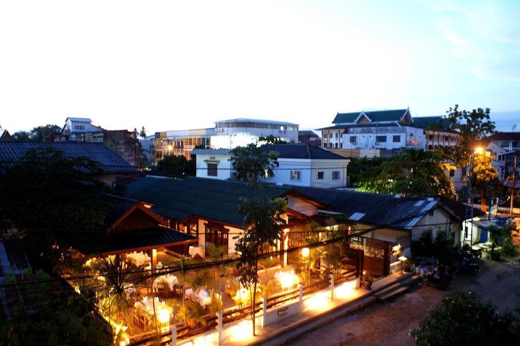 Avilla Phasouk Hotel Vientiane Buitenkant foto