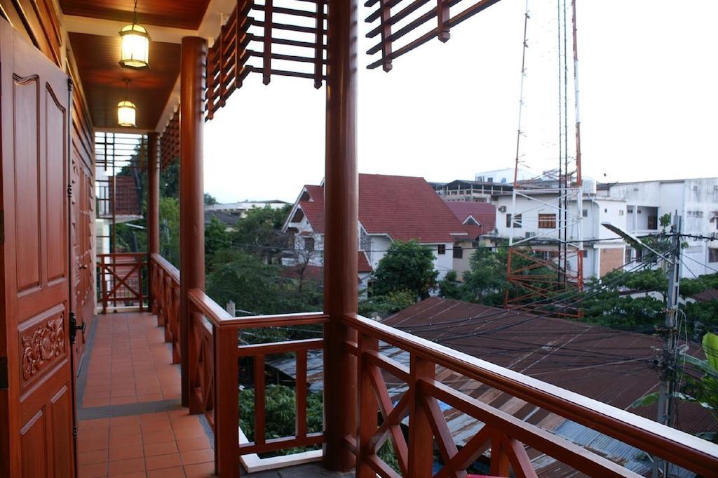 Avilla Phasouk Hotel Vientiane Buitenkant foto