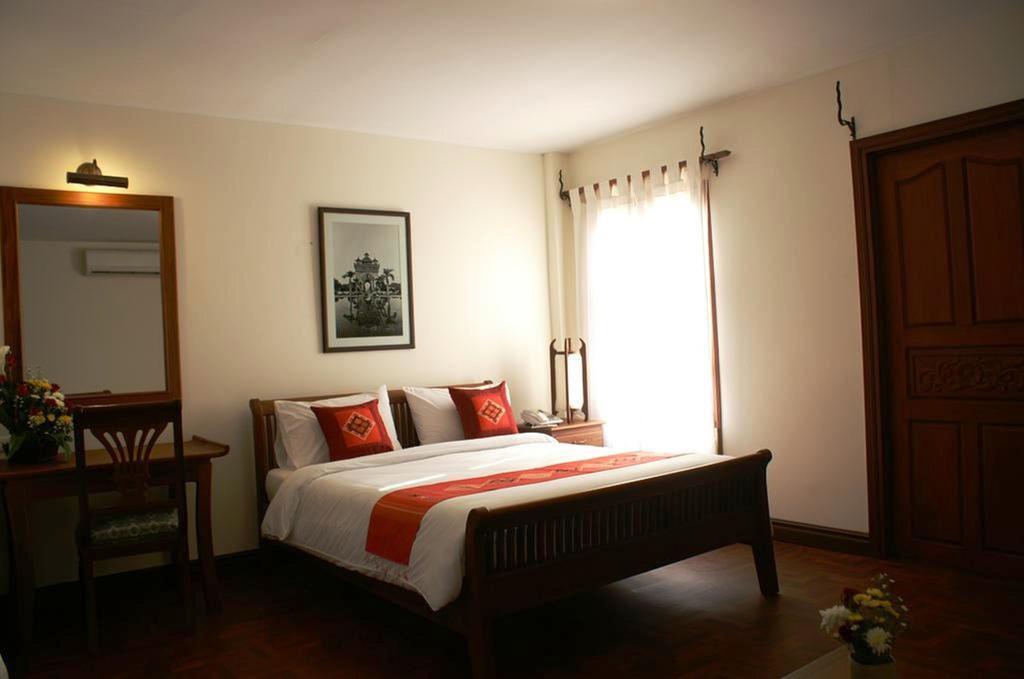 Avilla Phasouk Hotel Vientiane Buitenkant foto