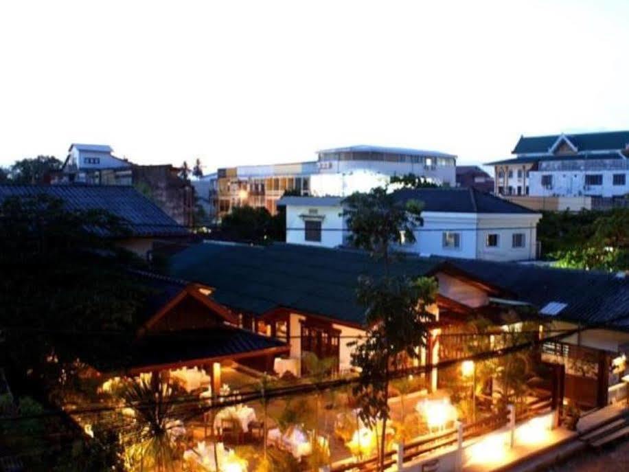 Avilla Phasouk Hotel Vientiane Buitenkant foto