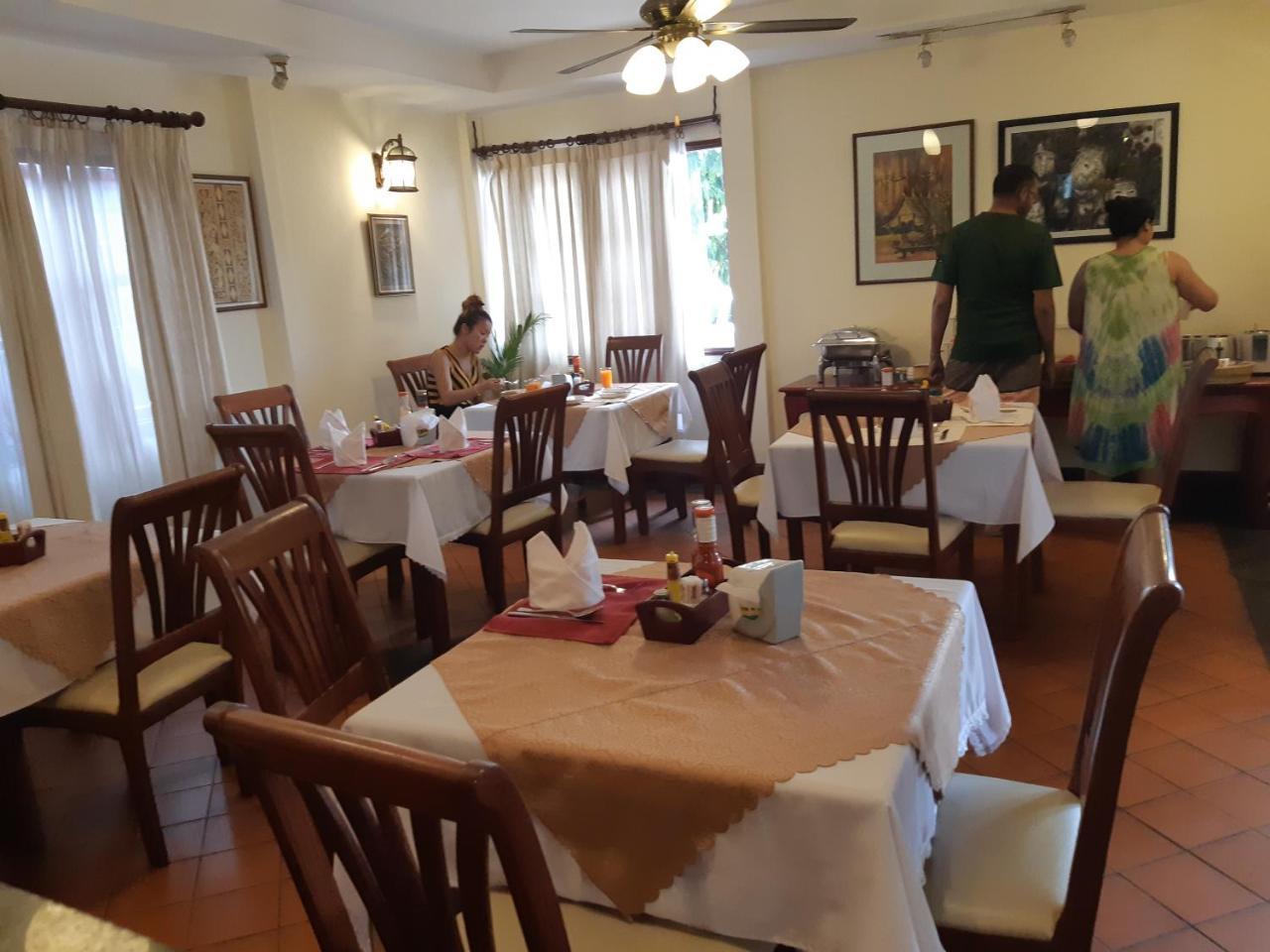 Avilla Phasouk Hotel Vientiane Buitenkant foto