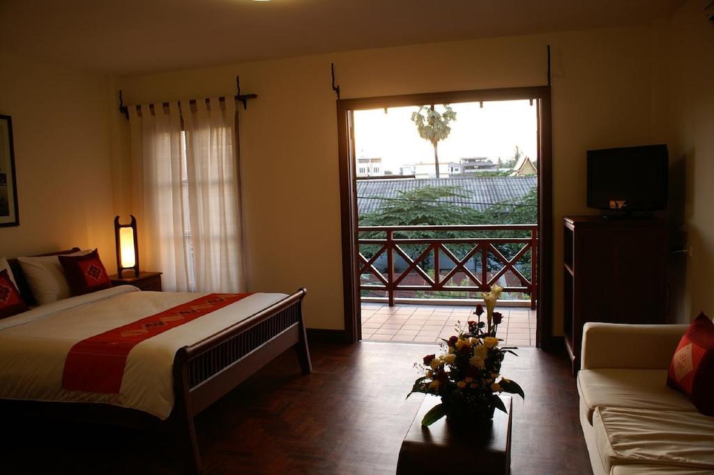 Avilla Phasouk Hotel Vientiane Buitenkant foto
