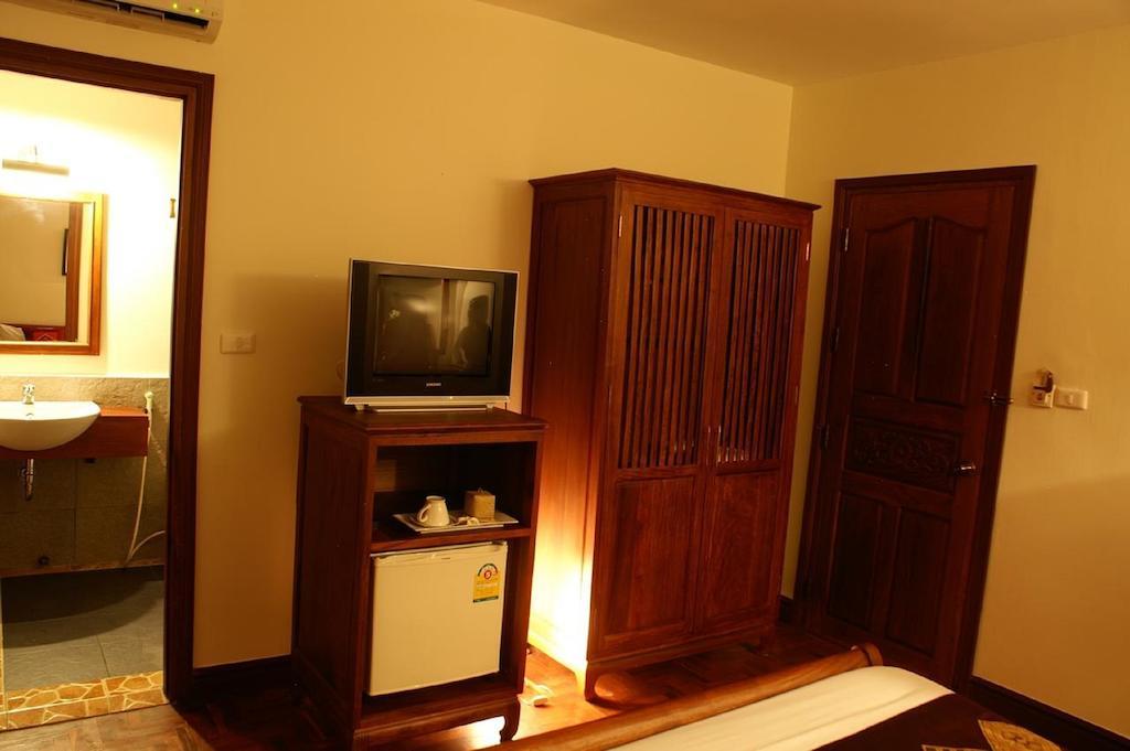 Avilla Phasouk Hotel Vientiane Buitenkant foto